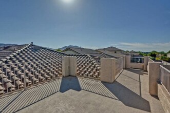 220 E Beth Dr, Unit Standard Bedroom in Phoenix, AZ - Building Photo - Building Photo