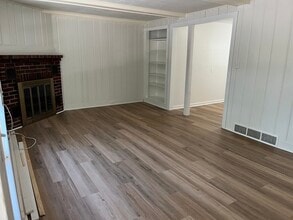 381 Eliot St in Ashland, MA - Building Photo - Building Photo
