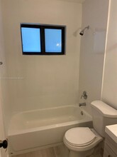 2401 NW 9th Ave-Unit -10 in Wilton Manors, FL - Foto de edificio - Building Photo