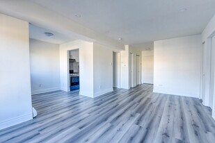 Manoir Côte Vertu in Montréal, QC - Building Photo