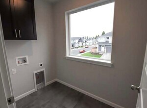 144 Kindre St in Saint Helens, OR - Building Photo - Building Photo