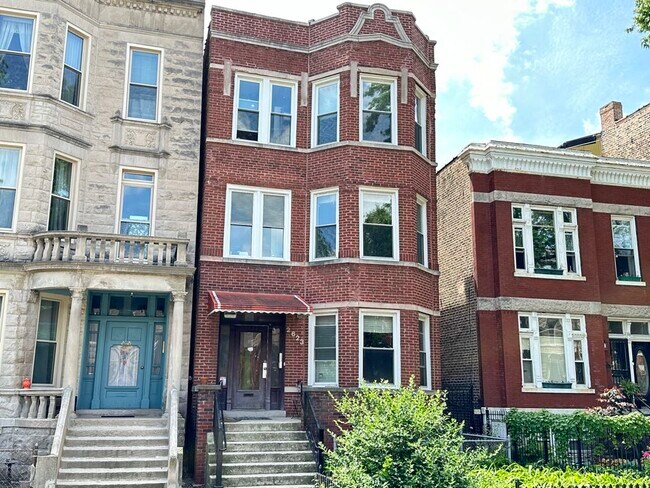 2623 W Crystal St, Unit G07C in Chicago, IL - Foto de edificio - Building Photo