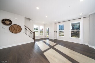 8 Jessica Ln in Union, NJ - Building Photo - Building Photo