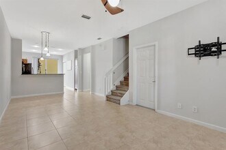 3204 NW 33rd St in Lauderdale Lakes, FL - Building Photo - Building Photo