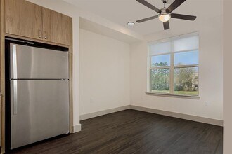 8900 Six Pines Dr in The Woodlands, TX - Building Photo - Building Photo