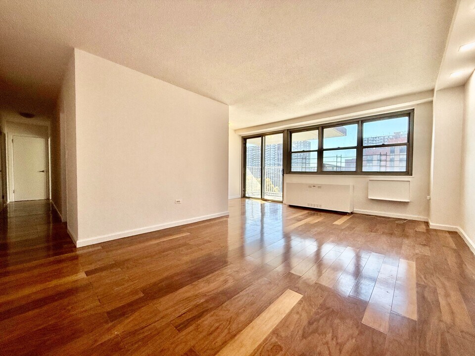 875 Boynton Ave in Bronx, NY - Building Photo