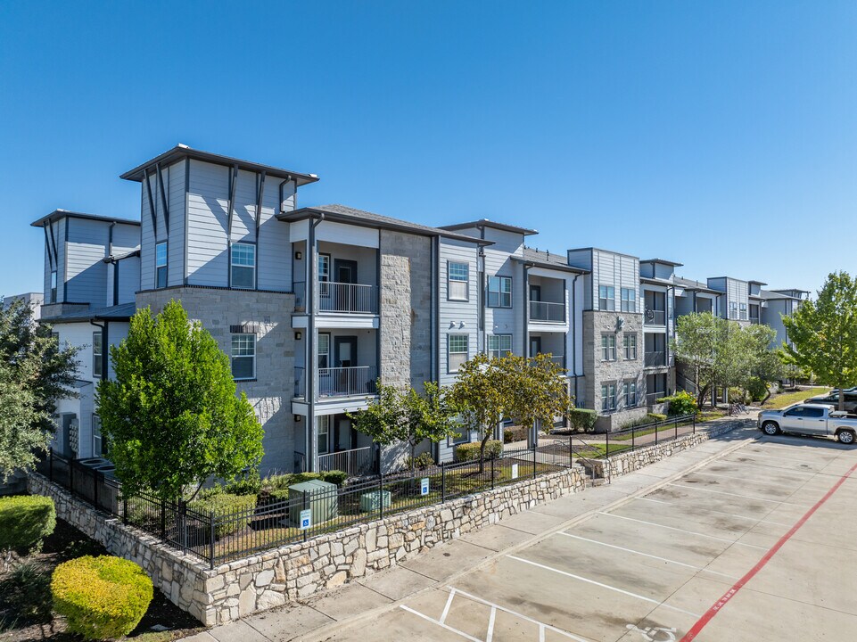 Art at Brattons Edge in Austin, TX - Building Photo