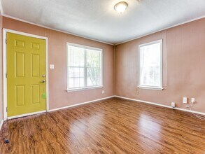 1136 Garland Ave in Austin, TX - Foto de edificio - Building Photo