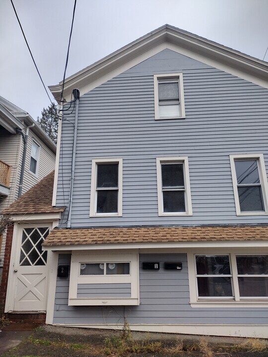 560 Washington St, Unit Apartment #2 in Hudson, NY - Building Photo