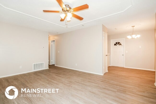 107 Inwood Cir in Brandon, FL - Building Photo - Building Photo