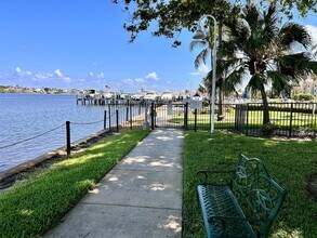 127 Yacht Club Way, Unit 109 in Hypoluxo, FL - Building Photo - Building Photo