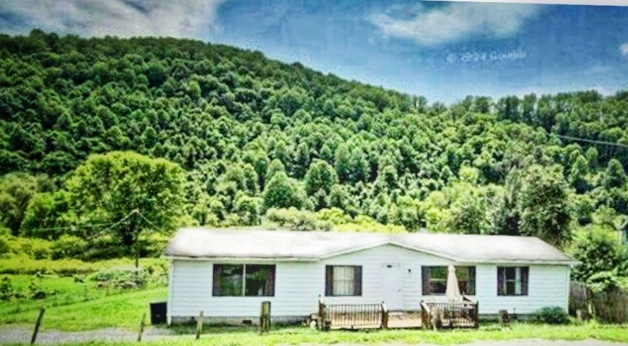 1388 Adria Rd in North Tazewell, VA - Building Photo