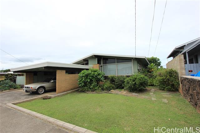 1346 Ala Mahamoe St in Honolulu, HI - Building Photo