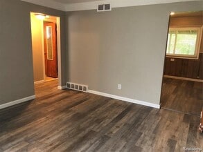 24597 Berry Ave in Warren, MI - Building Photo - Building Photo