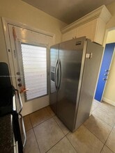 1650 S Le Jeune Rd, Unit # 204 in Coral Gables, FL - Foto de edificio - Building Photo