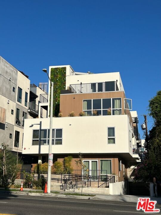 1236 N Fairfax Ave in West Hollywood, CA - Building Photo