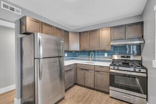 Welsh Manor in Philadelphia, PA - Building Photo