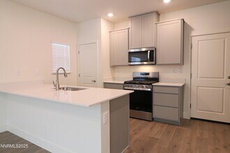 5886 Grand Row Wy in Reno, NV - Building Photo - Building Photo