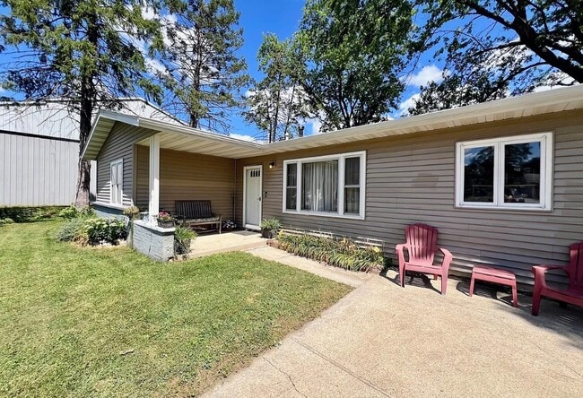 806 S Walnut St in Mahomet, IL - Building Photo - Building Photo