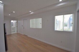 12255 Burbank Blvd in Los Angeles, CA - Building Photo - Building Photo