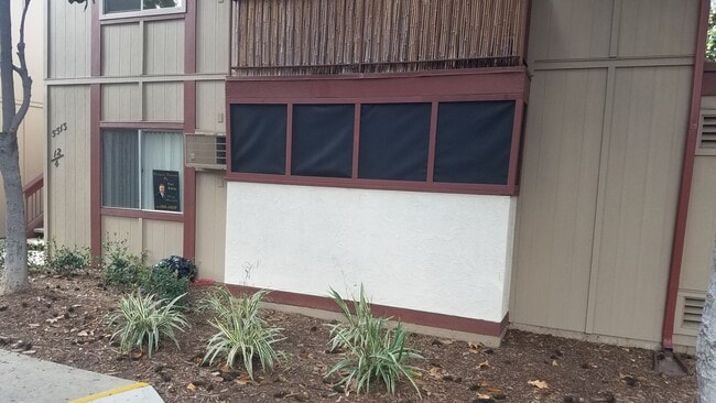 5513 Adobe Falls Rd in San Diego, CA - Building Photo - Building Photo