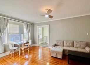 1607 Commonwealth Ave, Unit 9 in Boston, MA - Building Photo - Building Photo
