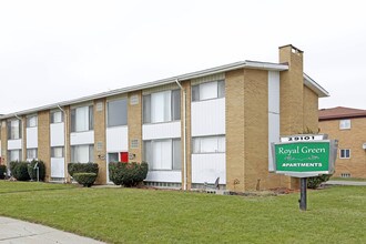 Royal Green Apartments in Warren, MI - Foto de edificio - Building Photo