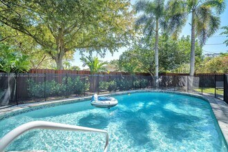 5720 Van Buren St in Hollywood, FL - Building Photo - Building Photo