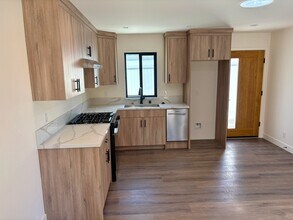 8844 Quakertown Ave in Los Angeles, CA - Building Photo - Building Photo