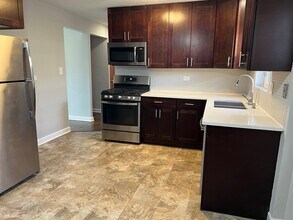 8614 W Berwyn Ave in Chicago, IL - Building Photo - Building Photo