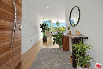 2615 La Cuesta Dr in Los Angeles, CA - Building Photo - Building Photo