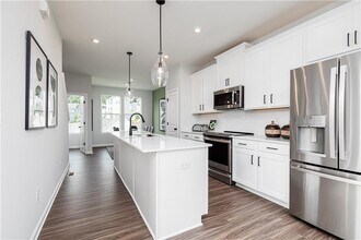 2684 Brookview Dr NW in Atlanta, GA - Building Photo - Building Photo