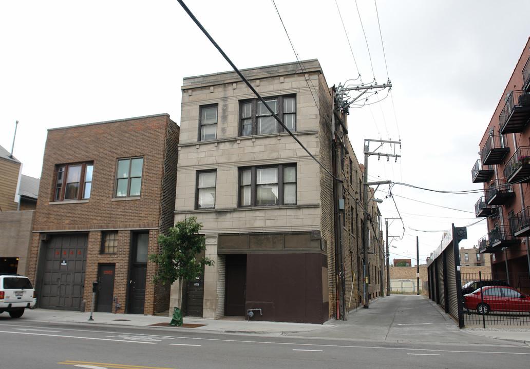 2347 W Taylor St in Chicago, IL - Building Photo