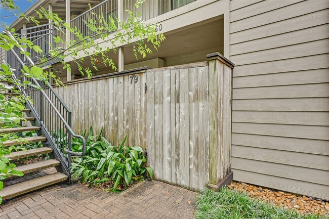 1100 Augusta Dr