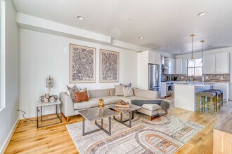 512 NE 56th Ave in Portland, OR - Building Photo - Building Photo