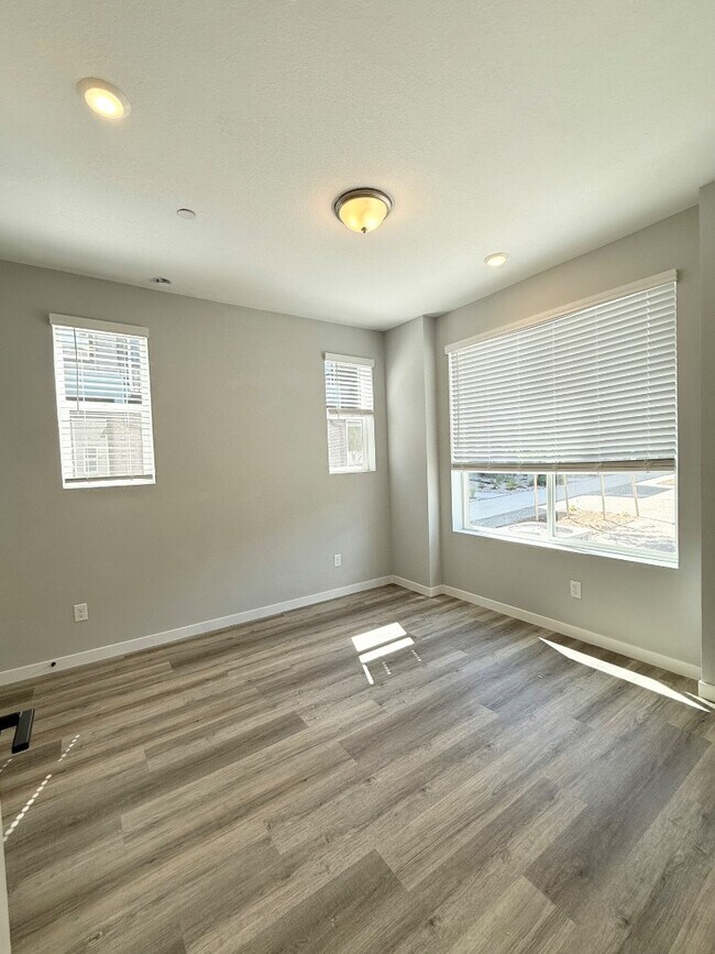 16551 Peak Wy in Broomfield, CO - Foto de edificio - Building Photo