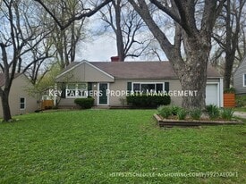 7510 High Dr in Prairie Village, KS - Building Photo