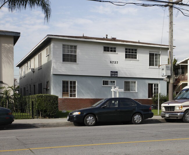 6727 Whitsett Ave in North Hollywood, CA - Building Photo - Building Photo