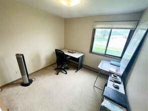 808 Benton Dr in Iowa City, IA - Building Photo - Building Photo