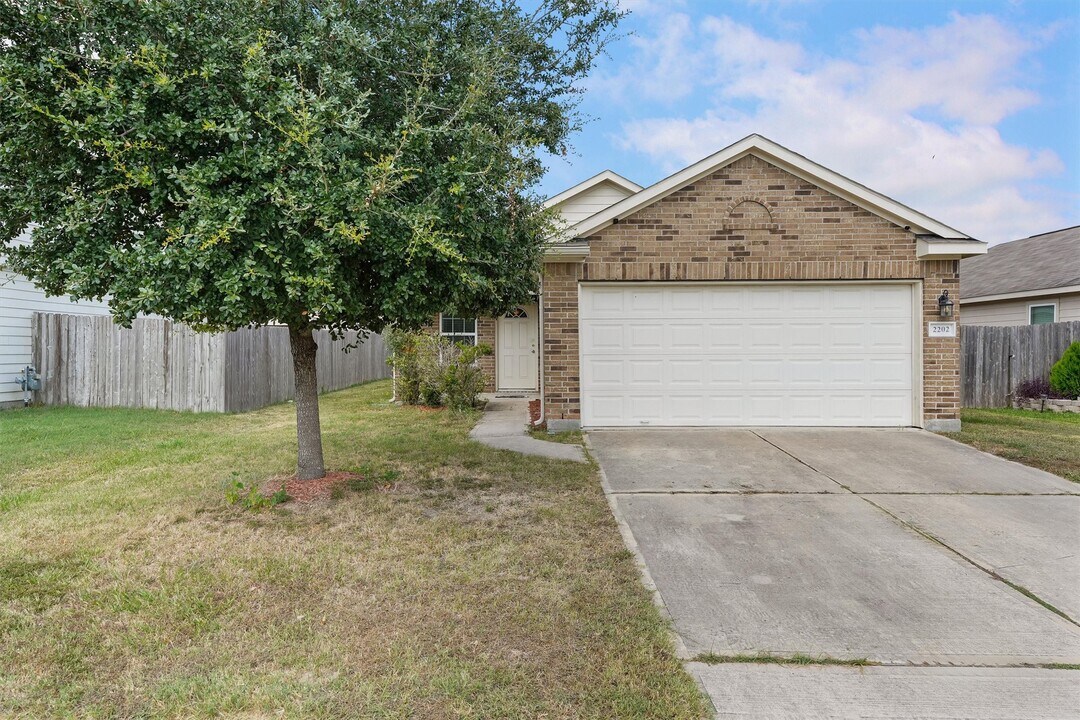 2202 Cherryville Dr in Houston, TX - Foto de edificio