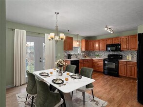 312 Blake Ct in Coraopolis, PA - Building Photo - Building Photo