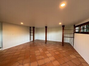 1124 Rosario Dr, Unit 1124 lower in Topanga, CA - Foto de edificio - Building Photo