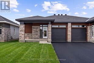 1090 Moore St in Brockville, ON - Building Photo