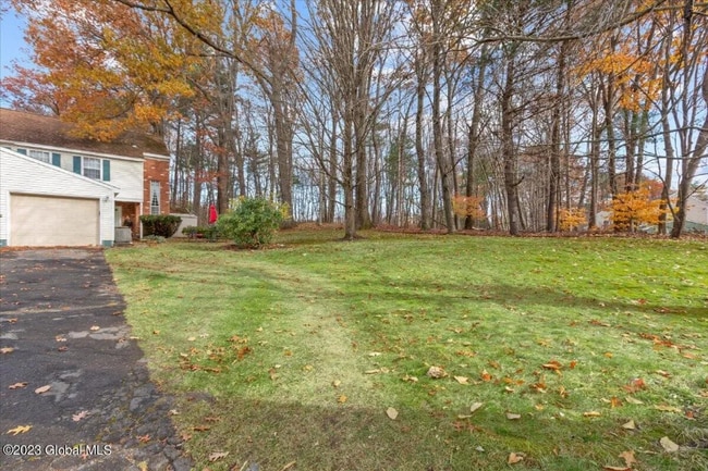 8 Haystack Rd E in Clifton Park, NY - Building Photo - Building Photo