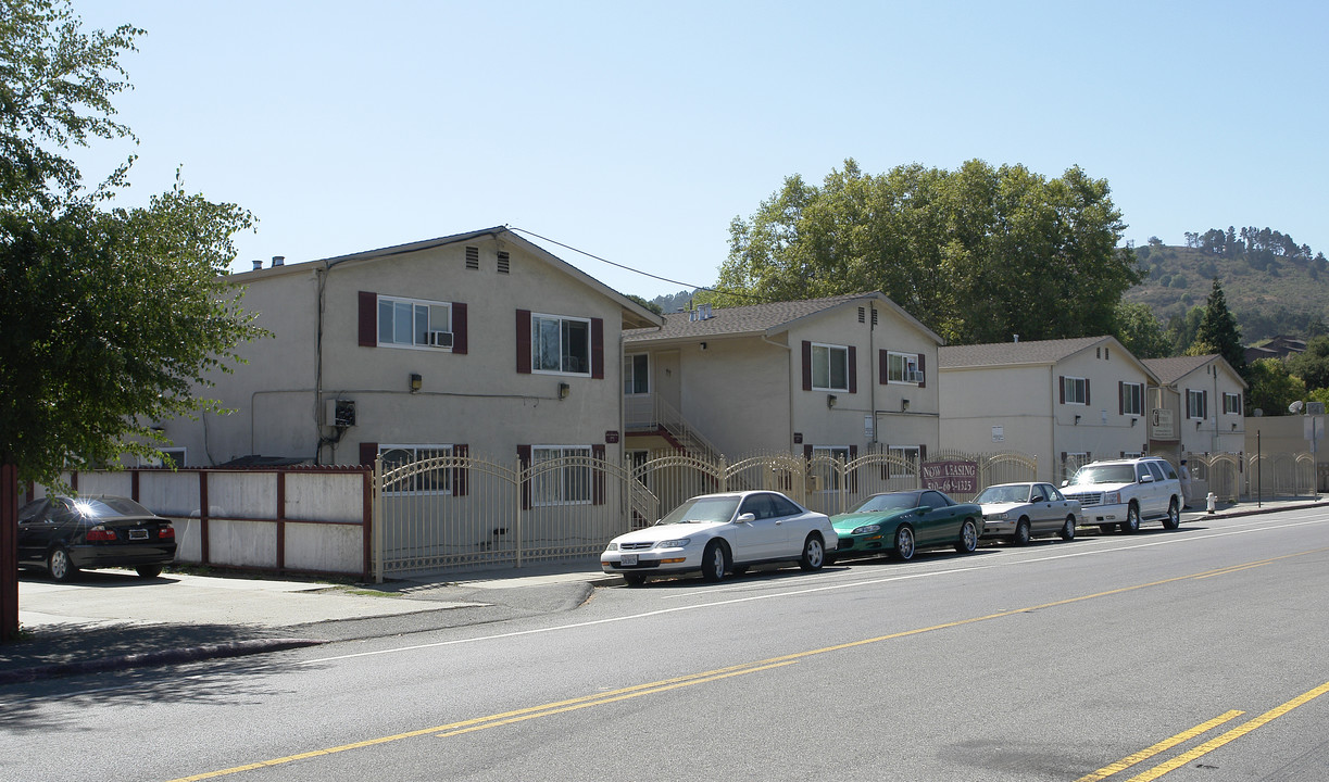 Courtyard Terrace Apartments in El Sobrante, CA - Building Photo