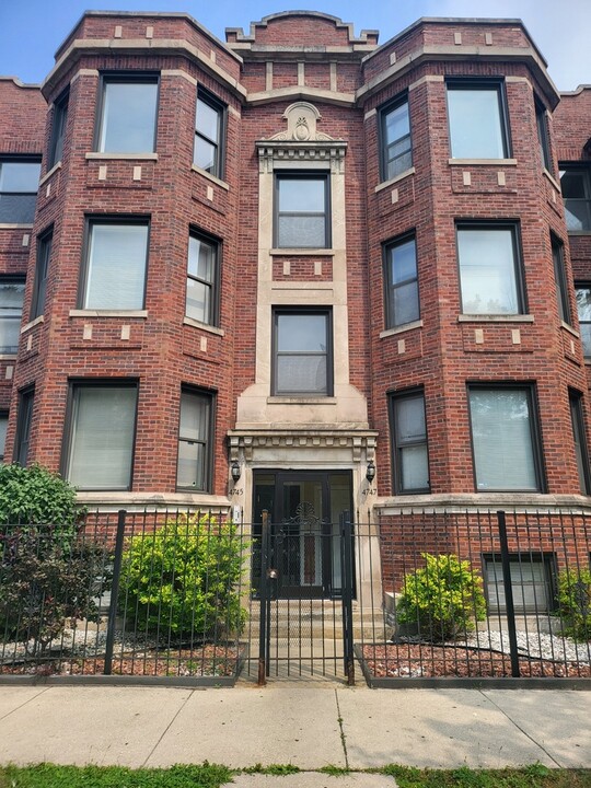 4745 S Vincennes Ave in Chicago, IL - Building Photo