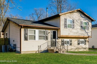 1419 Knight Rd in Louisville, KY - Building Photo - Building Photo