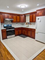 3916 62nd St, Unit 2 FL in Woodside, NY - Building Photo