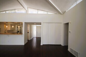 2364 S Sky View Dr in Palm Springs, CA - Building Photo - Building Photo