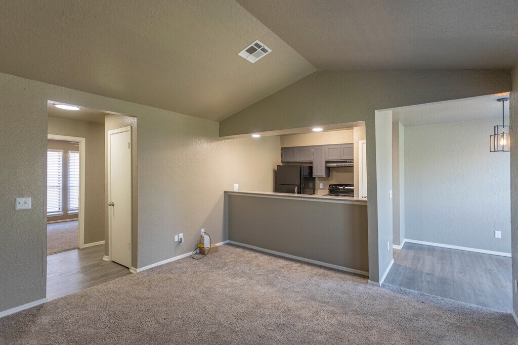 Fieldstone Garden Apartments in Mustang, OK
